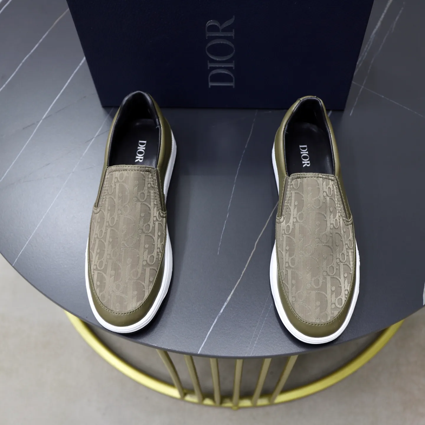 Ex-factory price: 420💰🙅‍♂️🙅‍♂️🙅‍♂️ Brand: Dior DIOR Standard code: 38-44 (45 customized) Grade: Same as the official website Material: Original material splicing Comfortable and breathable lining Lightweight and wear-resistant sports outsole Style category: Men's fashionable casual shoes Running sneakers Distinguished luxury brand elements Top luxury Color: actual picture color